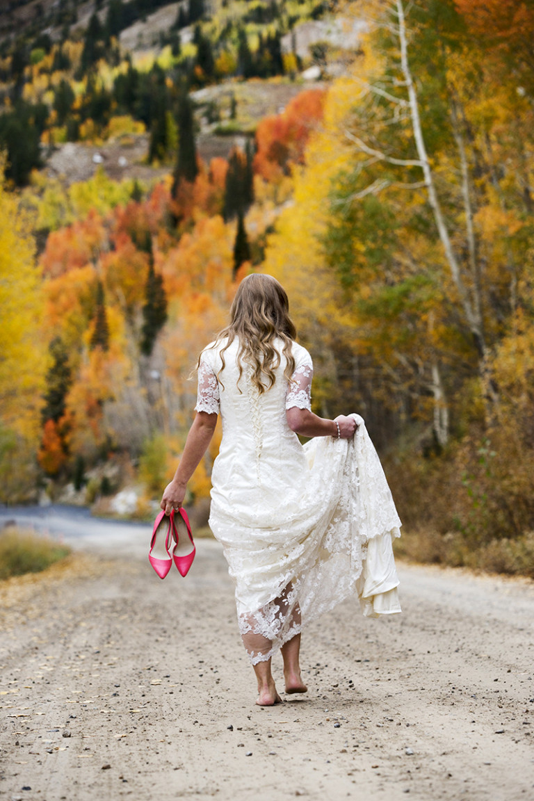 Utah Bridal Pictures holding shoes fall mountains
