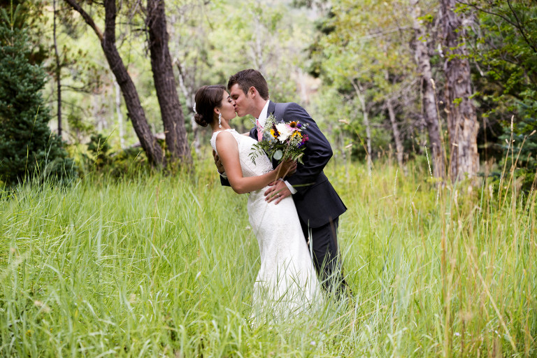 Utah Bridal Pictures romantic kiss
