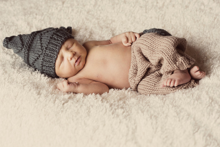 Newborn Pictures sleeping hat