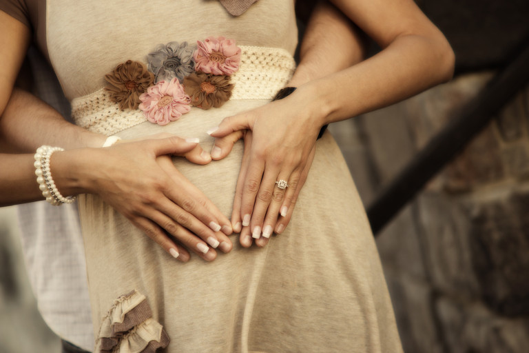 Maternity Pictures love hands