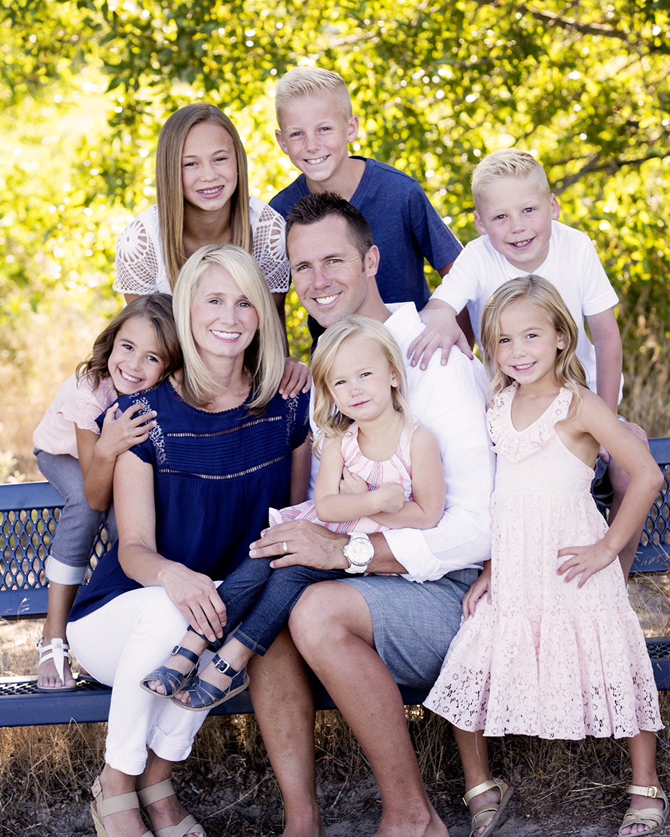 Utah Family of eight Photos happy smiling