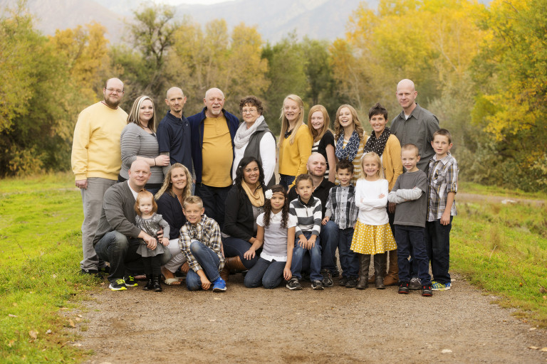 Utah Family Photos huge family yellow fall