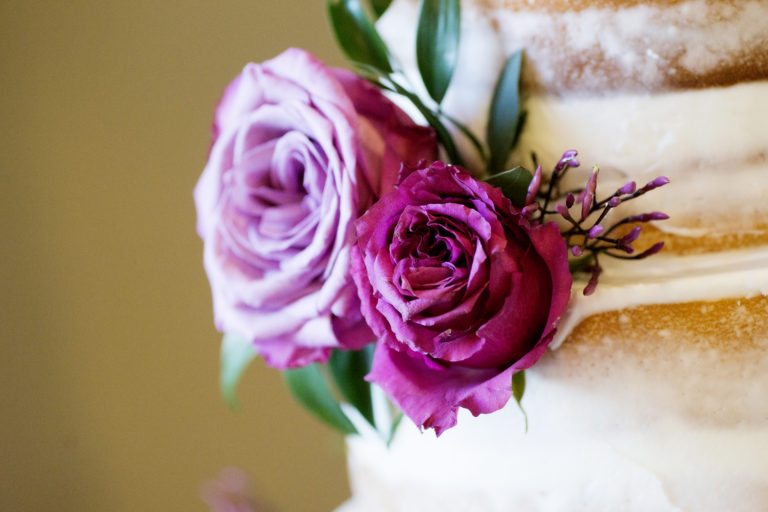 flowers on wedding cake